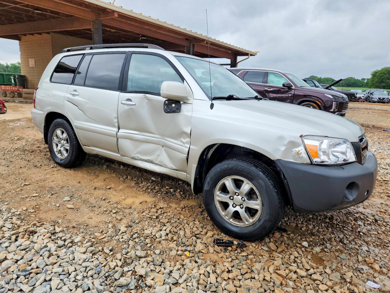2004 TOYOTA HIGHLANDER
