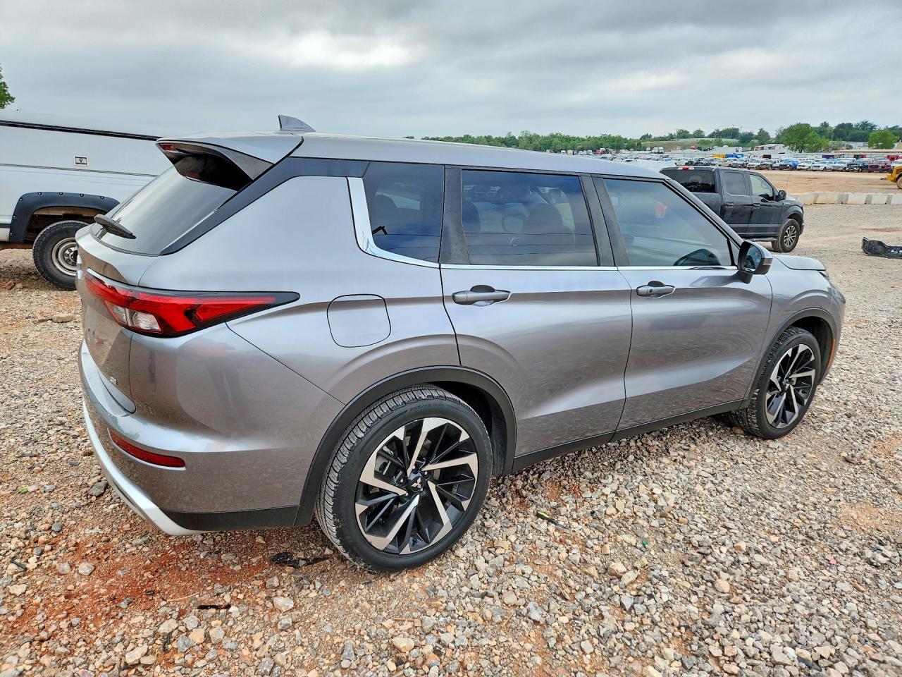 2022 MITSUBISHI outlander