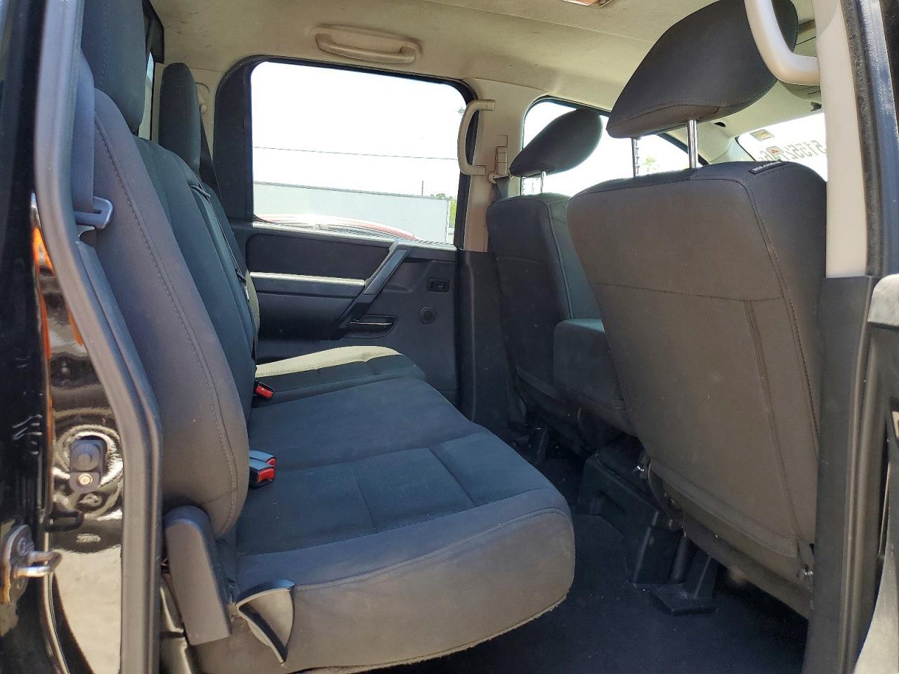 2012 NISSAN Titan