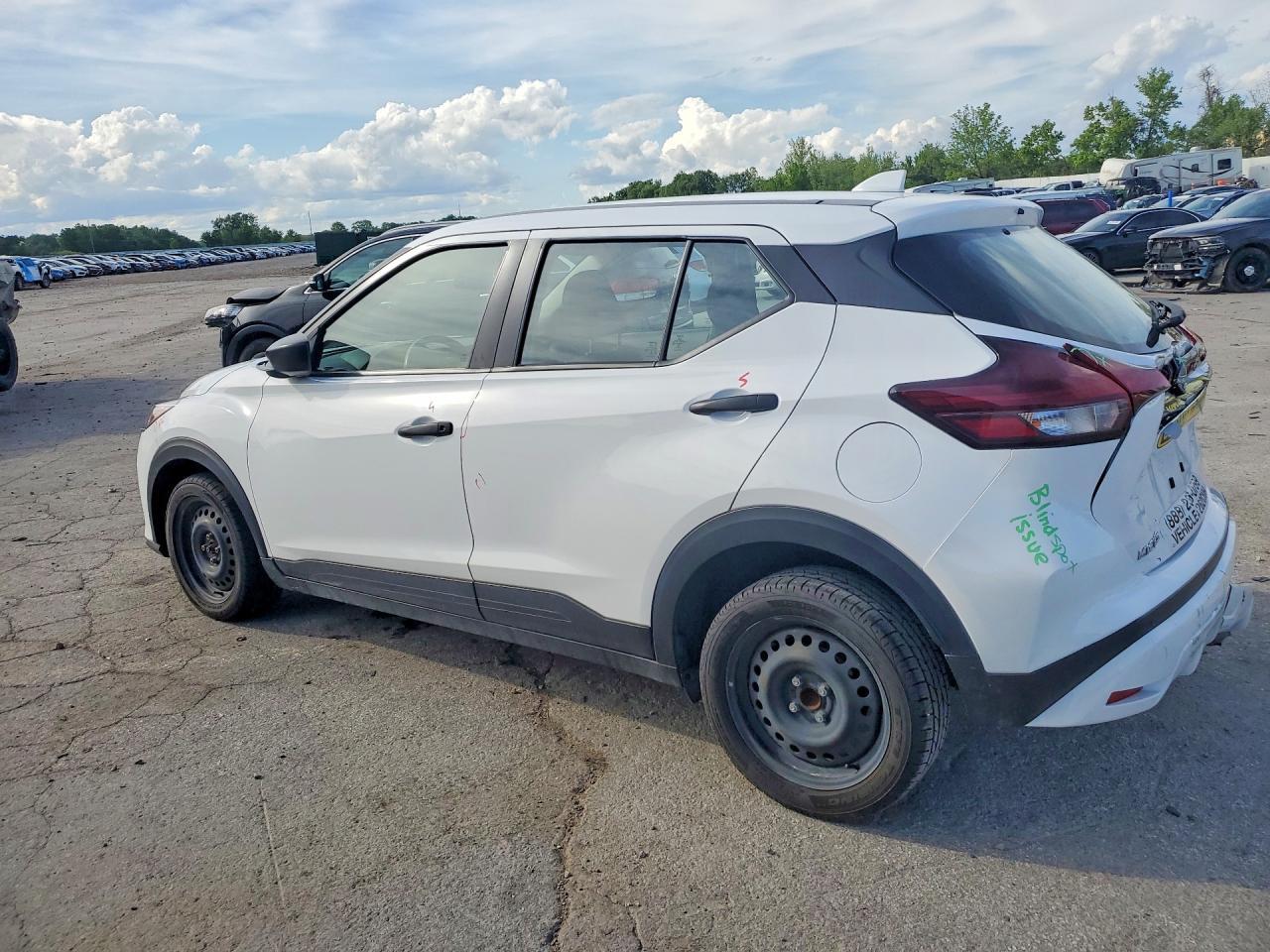 2023 NISSAN KICKS