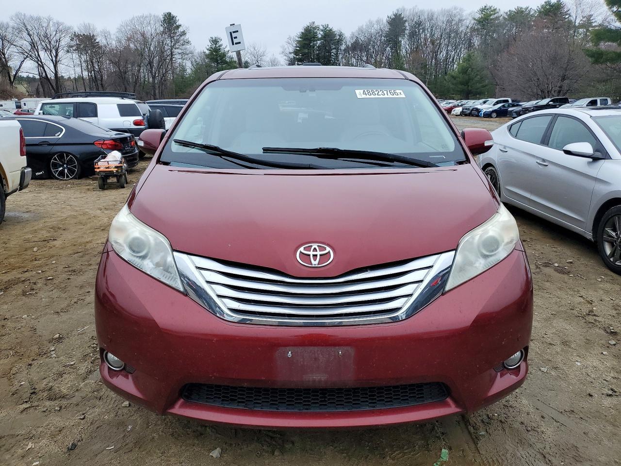 2014 TOYOTA SIENNA