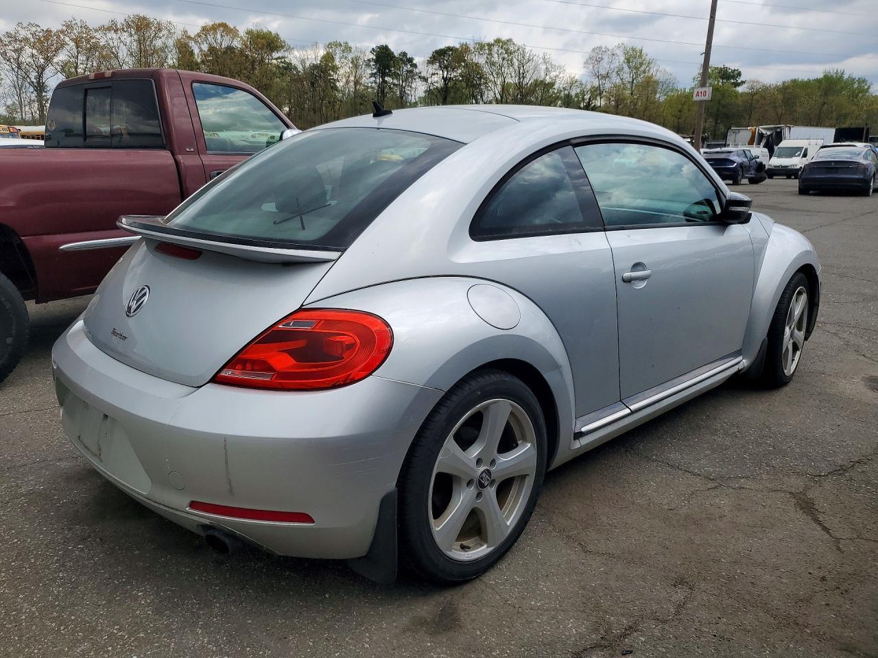 2012 VOLKSWAGEN Beetle