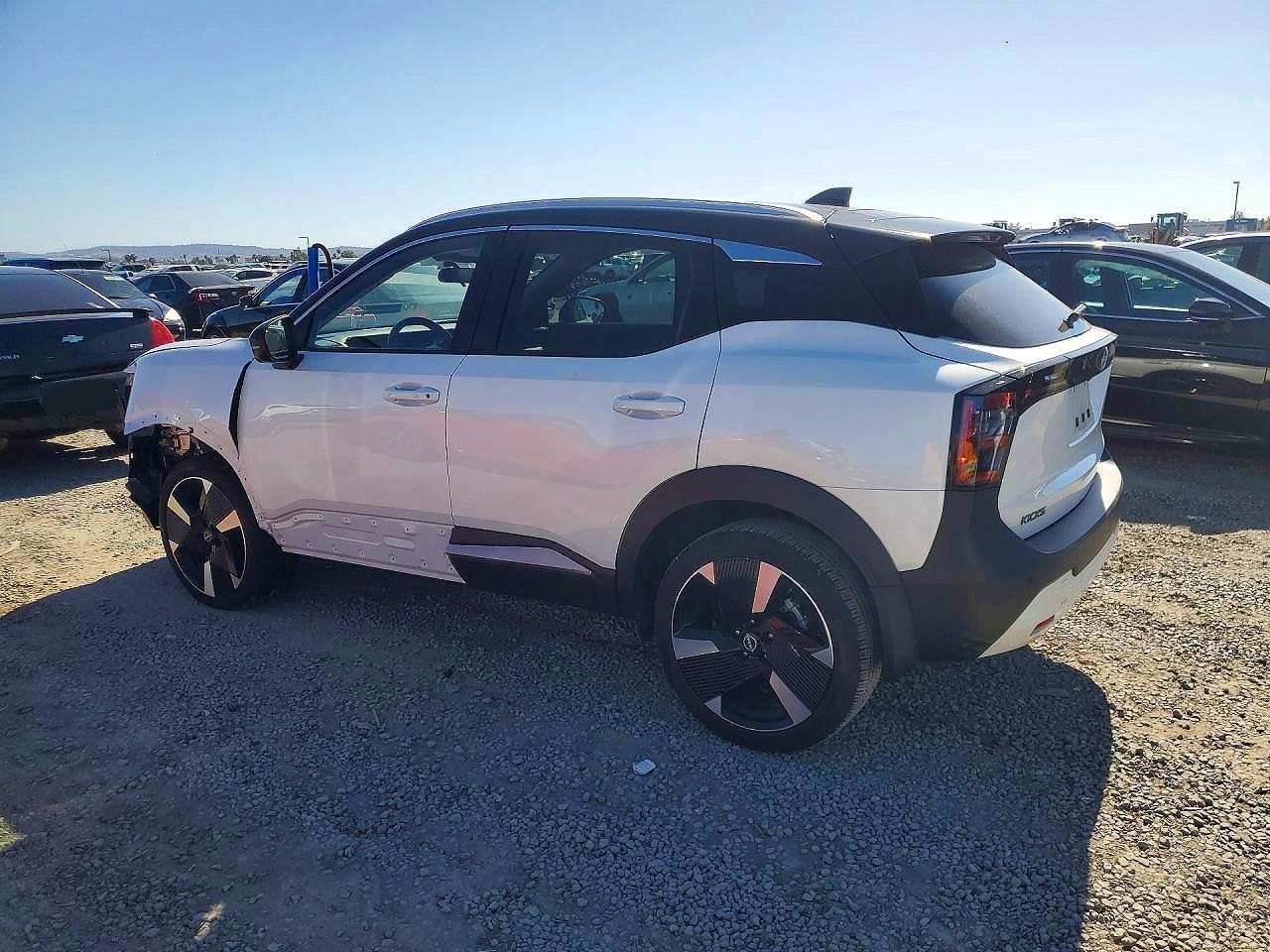 2025 NISSAN KICKS