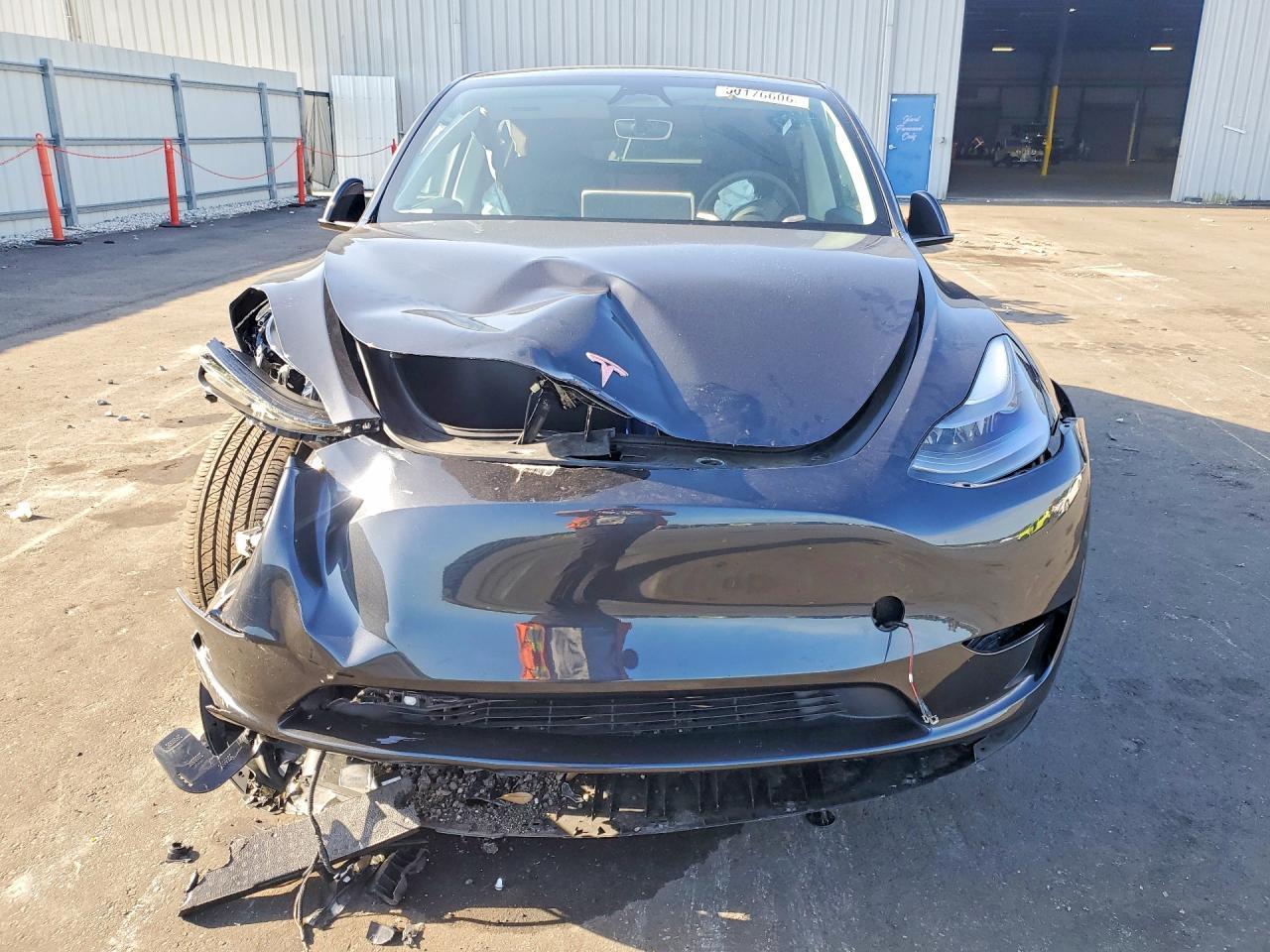 2025 TESLA MODEL Y