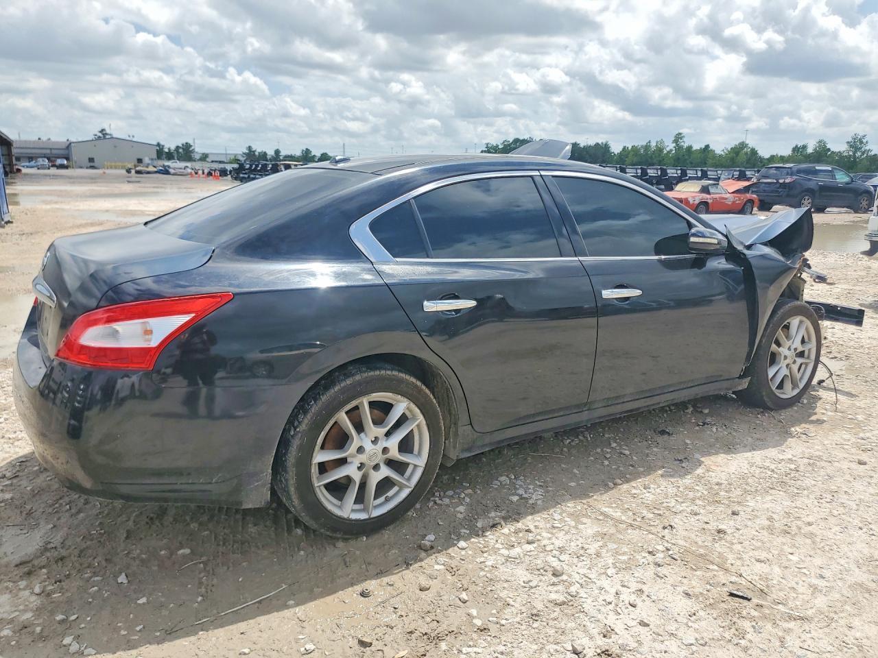2011 NISSAN Maxima