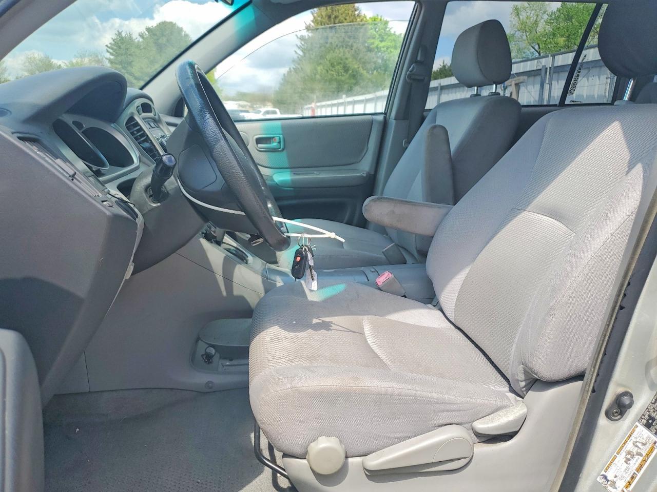 2004 TOYOTA HIGHLANDER