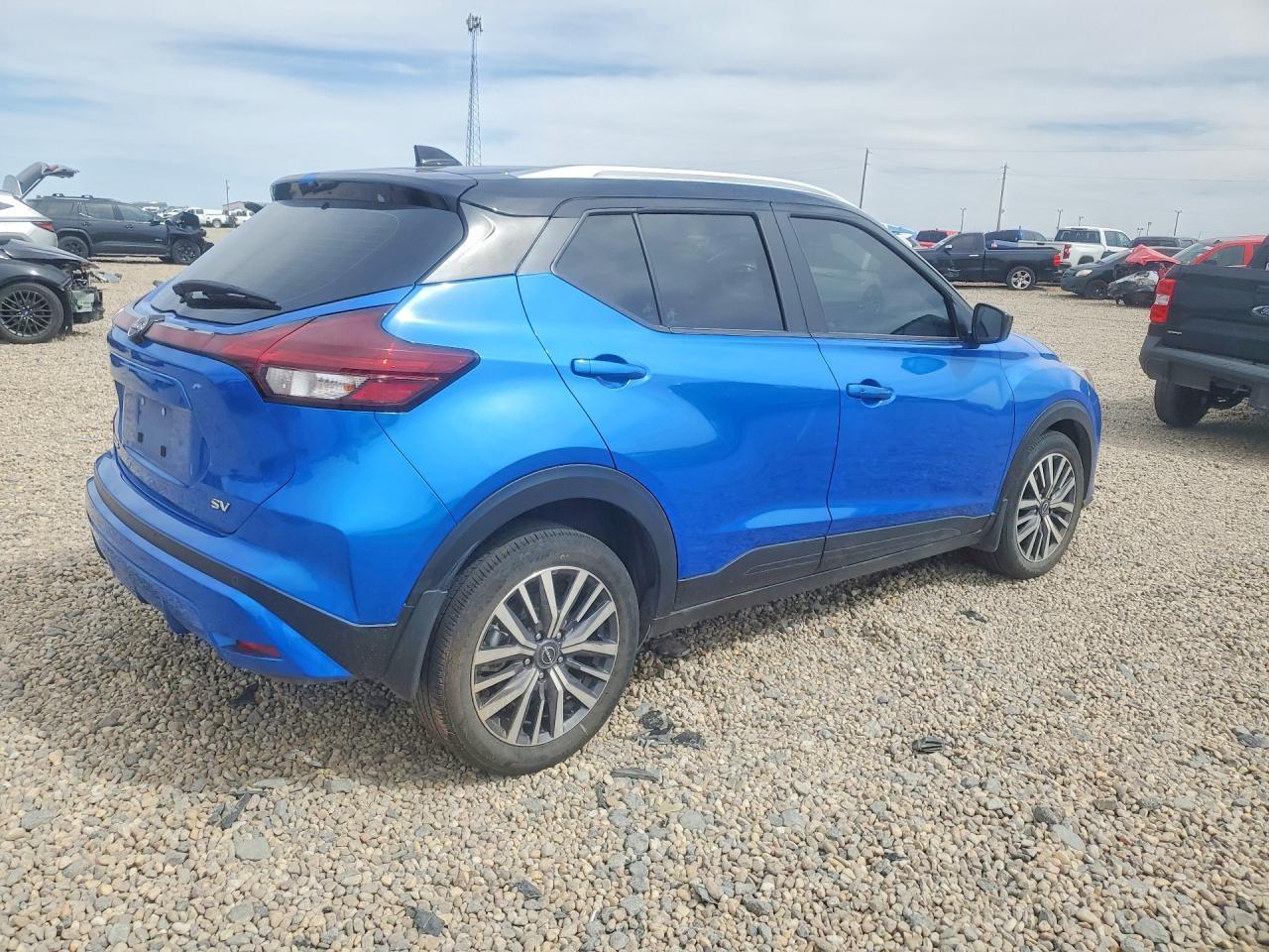 2024 NISSAN KICKS