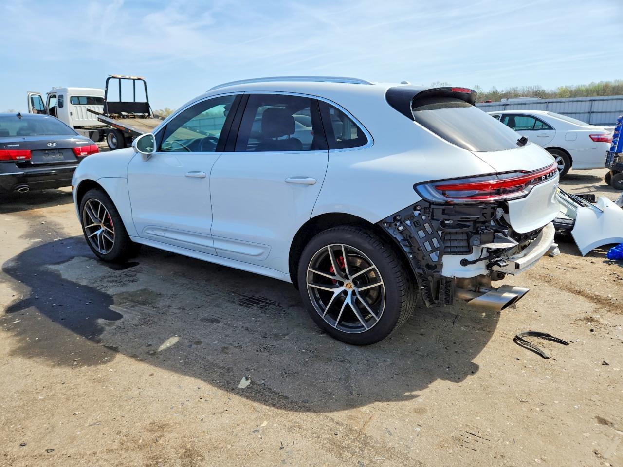 2023 PORSCHE Macan