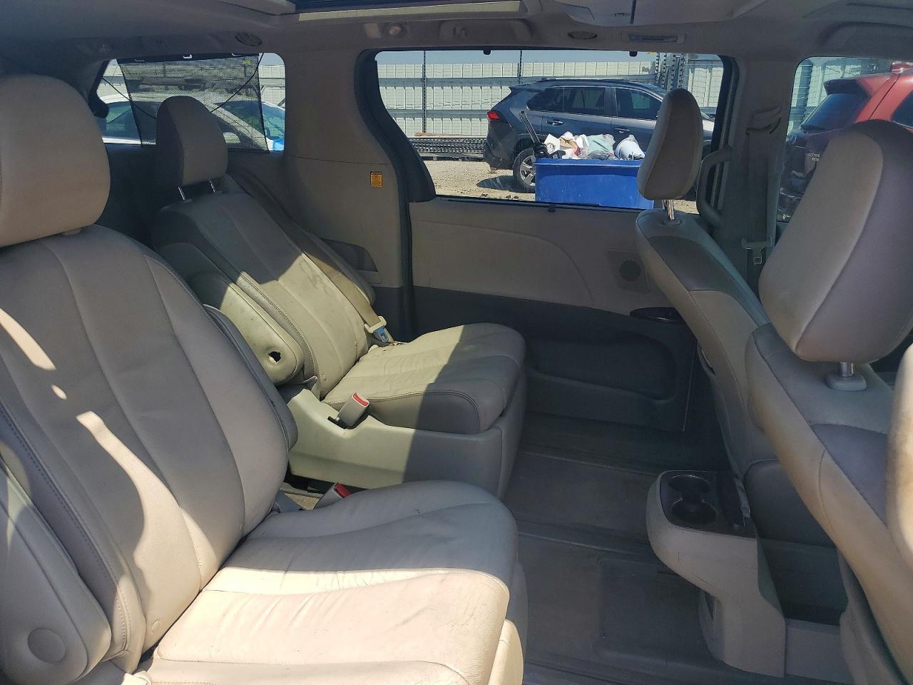 2013 TOYOTA SIENNA