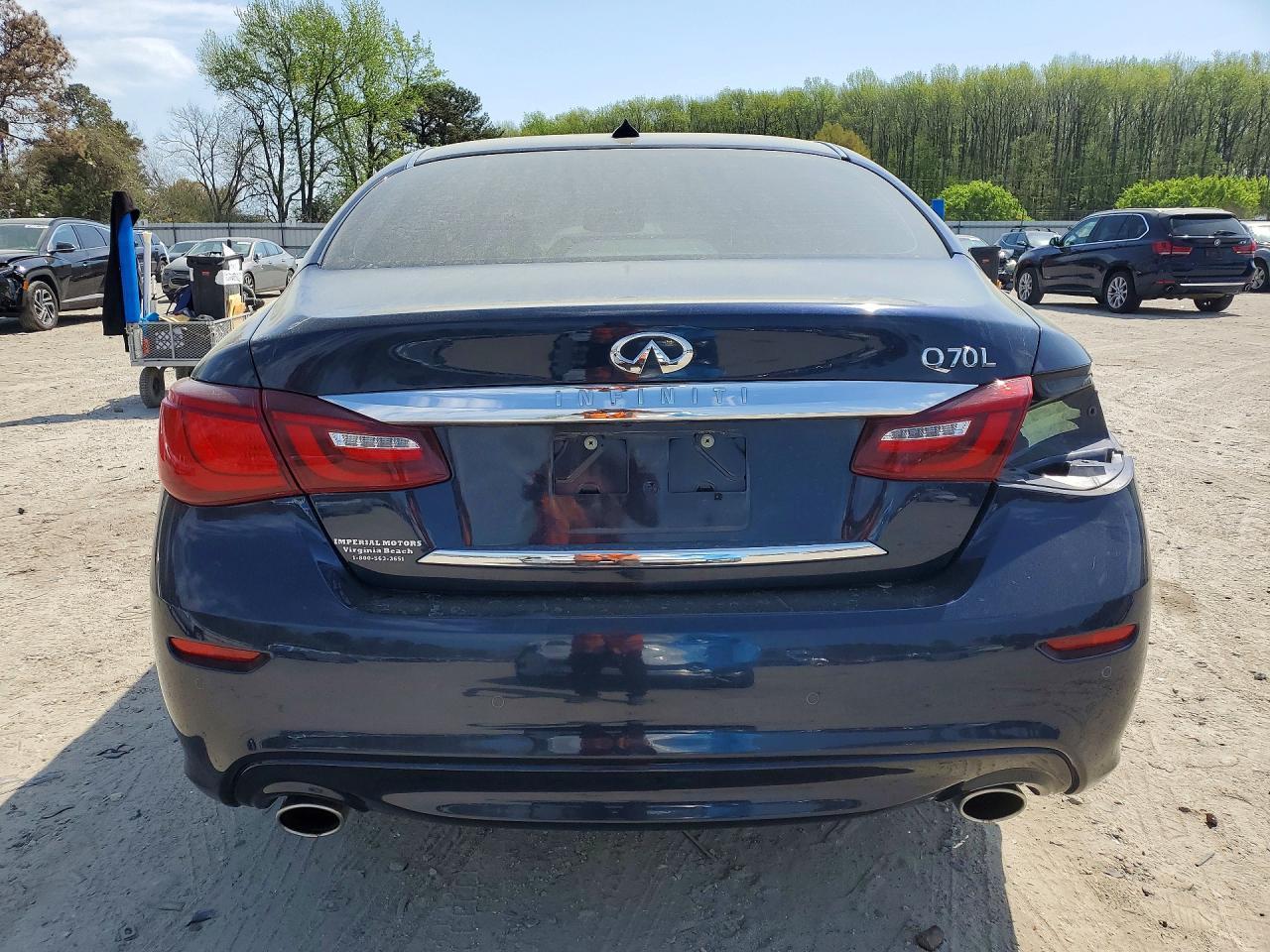2015 INFINITI Q70