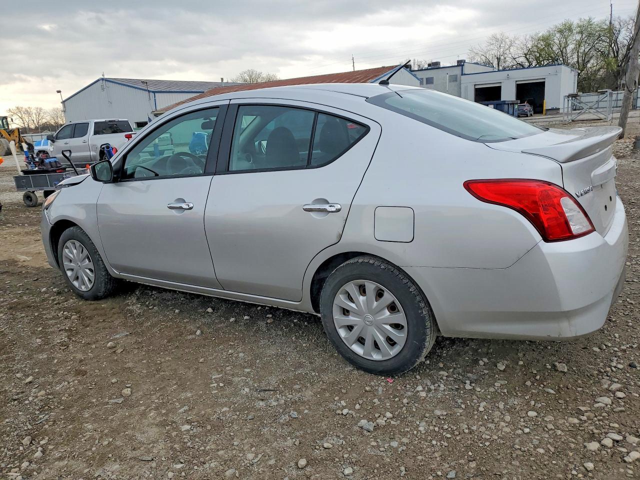 2016 NISSAN VERSA