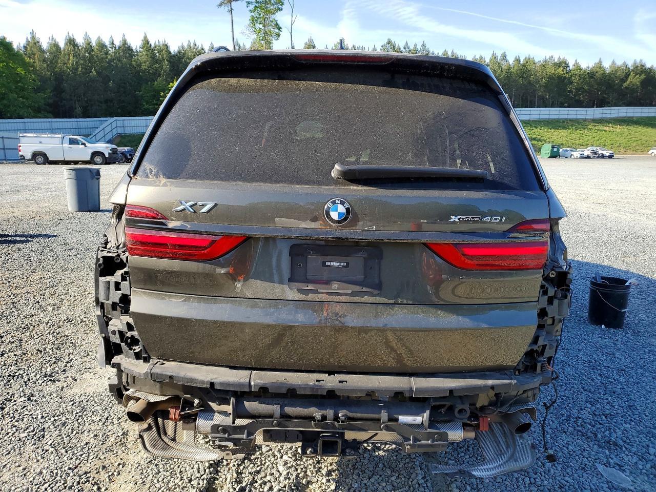 2022 BMW X7