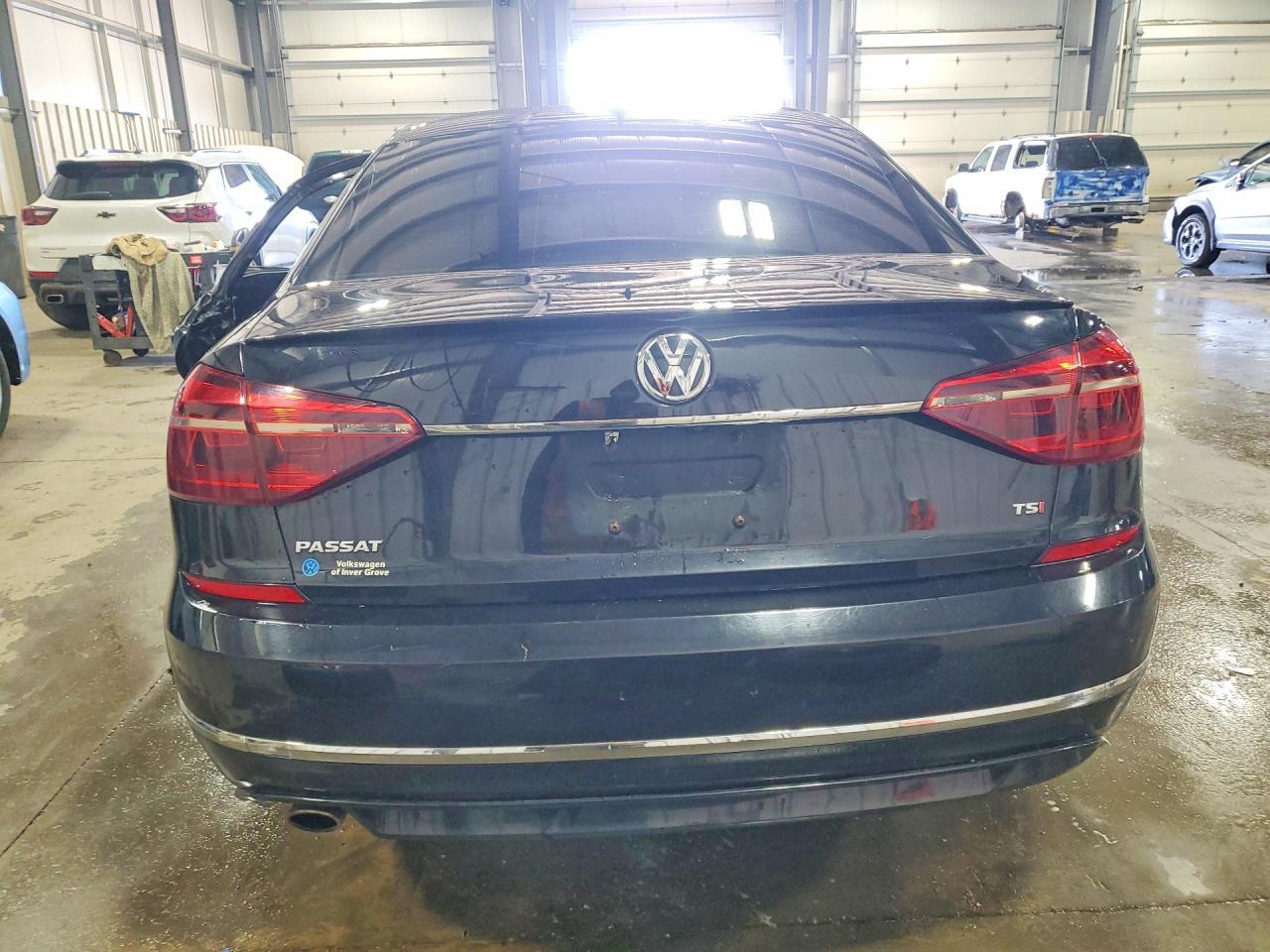 2017 VOLKSWAGEN Passat