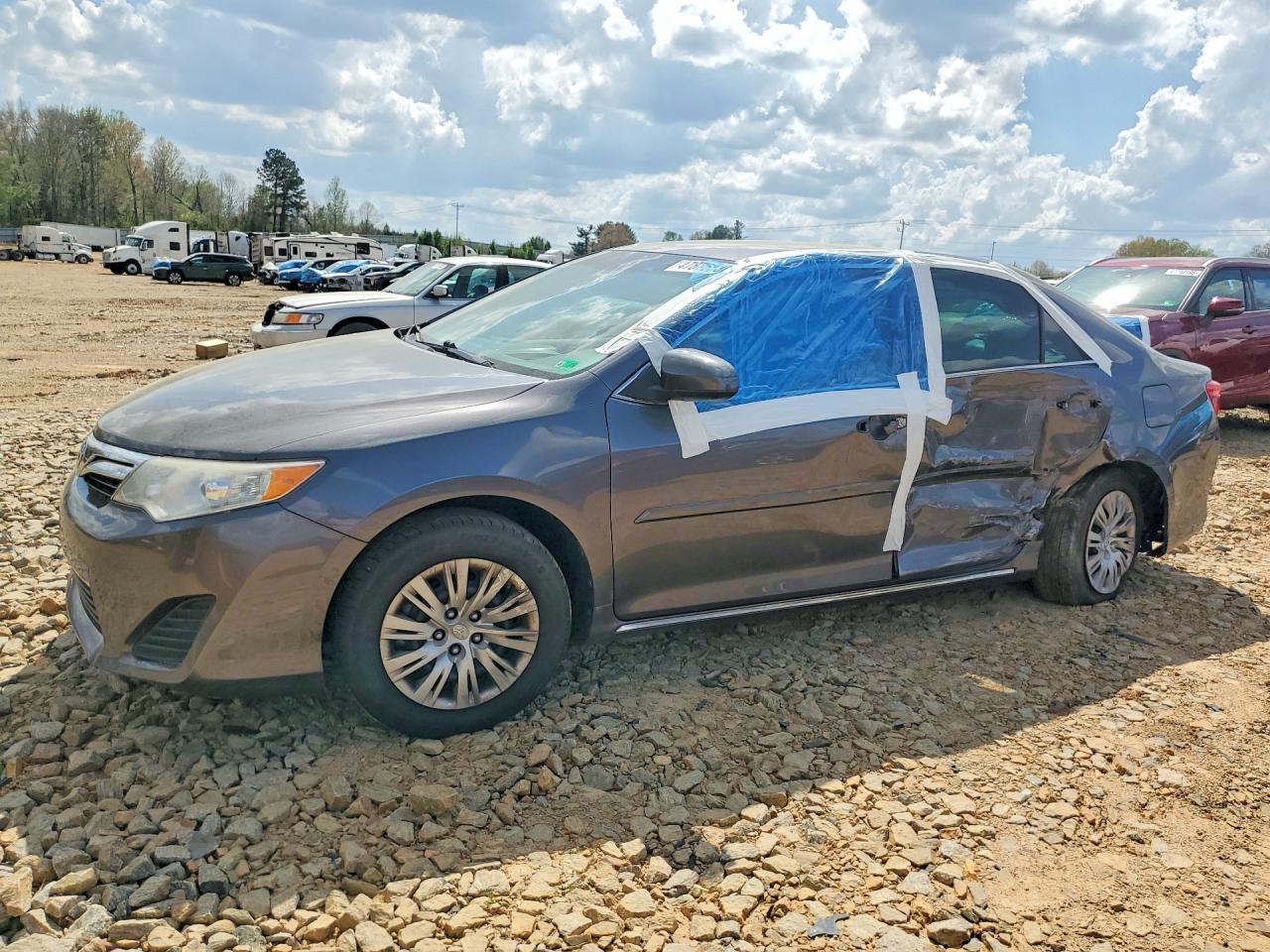 2014 TOYOTA CAMRY