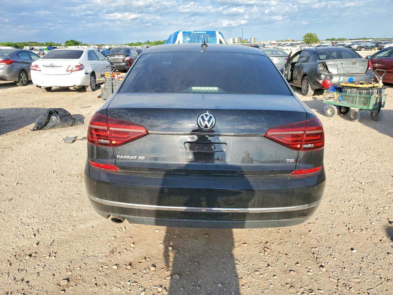 2017 VOLKSWAGEN Passat