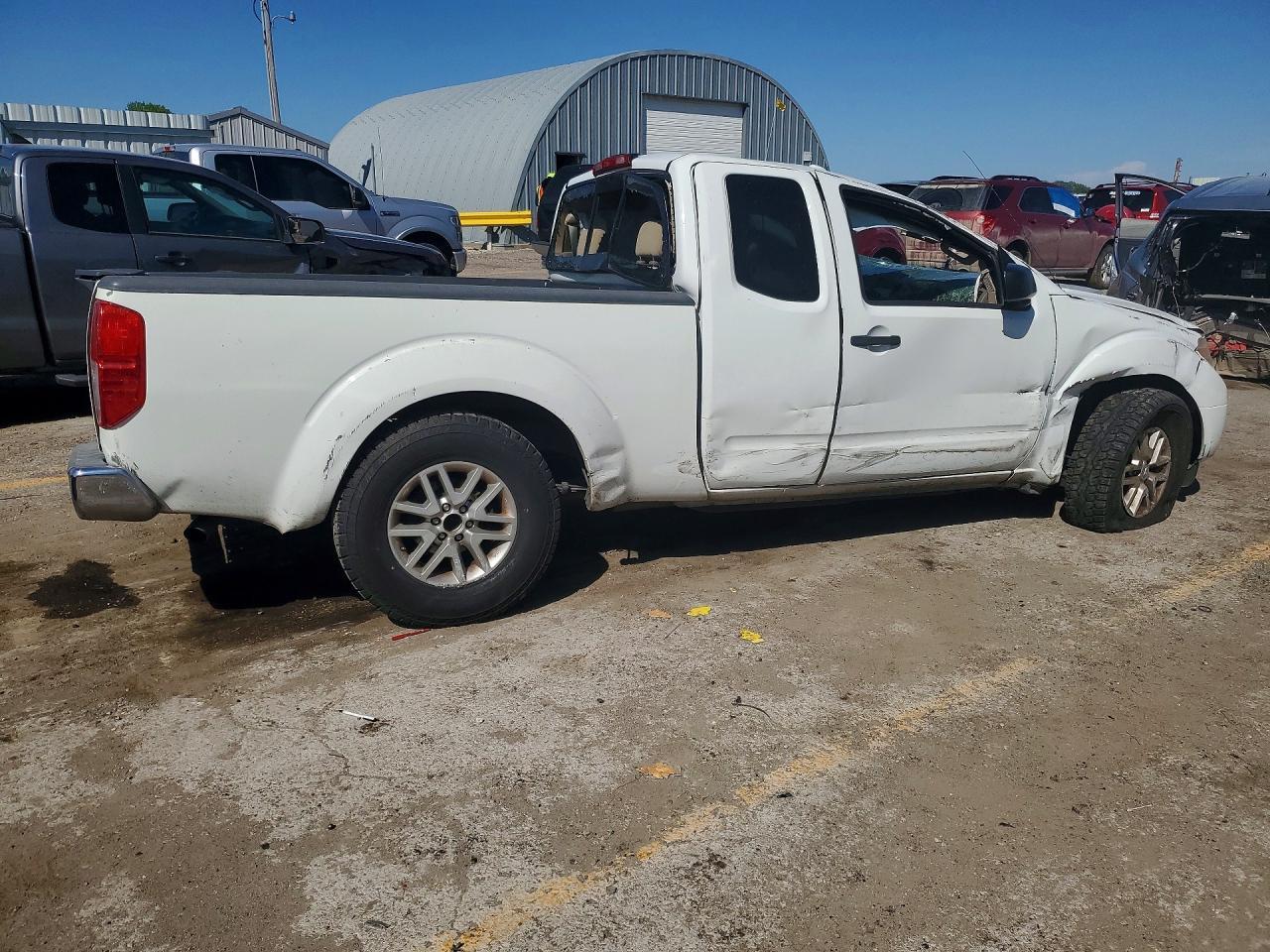 2015 NISSAN Frontier