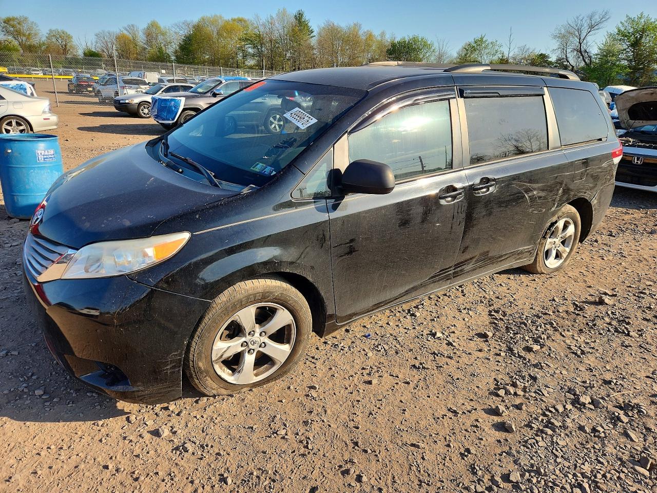 2011 TOYOTA SIENNA