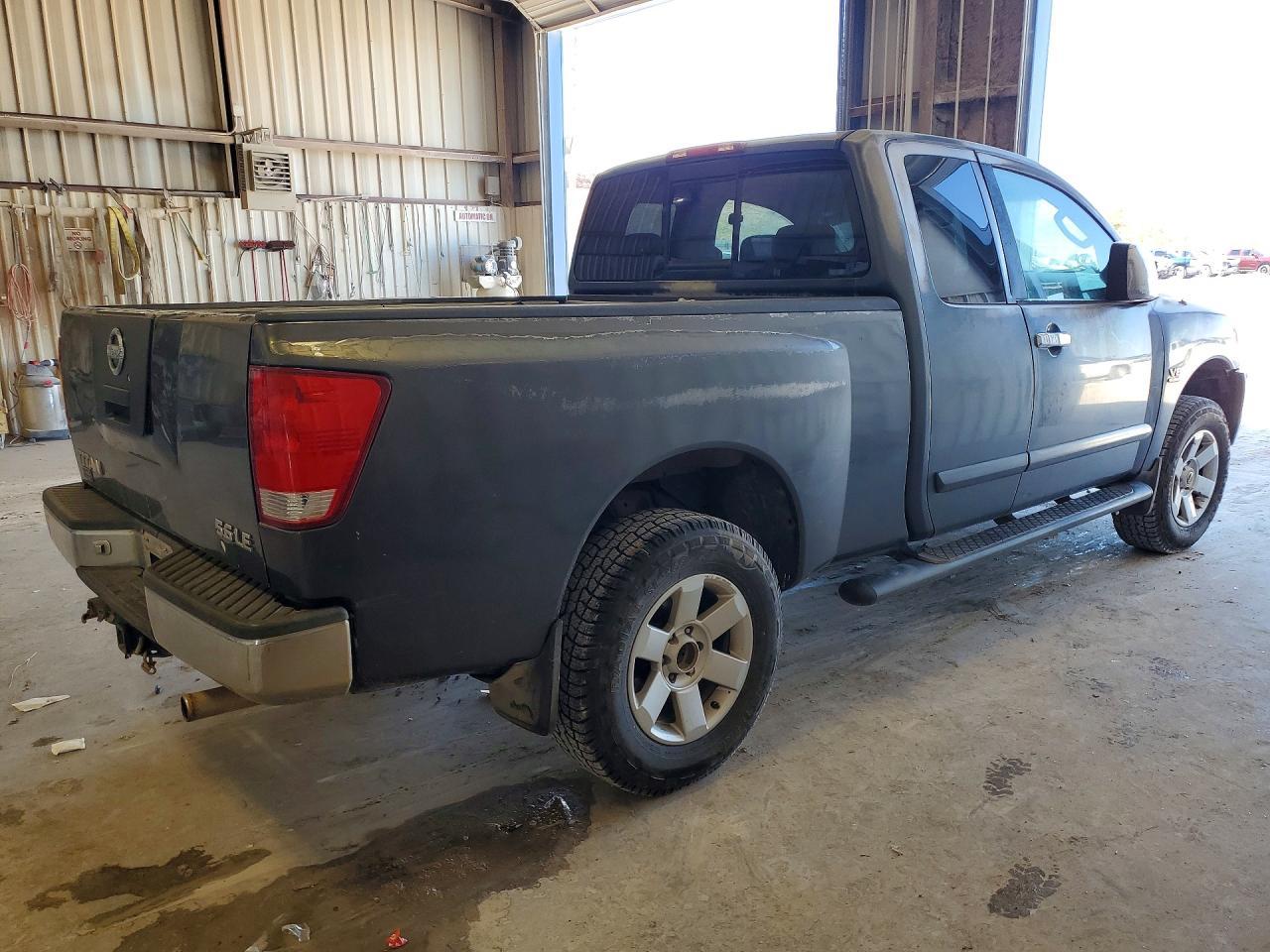 2004 NISSAN Titan