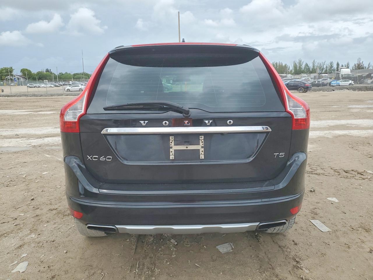 2015 VOLVO XC60