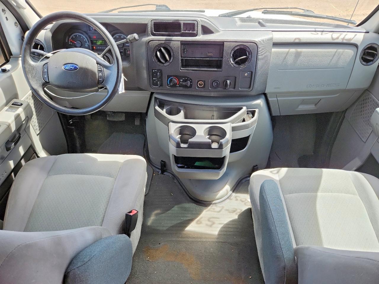 2010 FORD Econoline E350