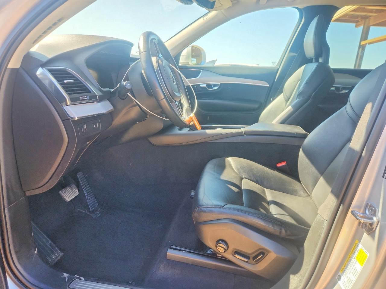 2021 VOLVO XC90
