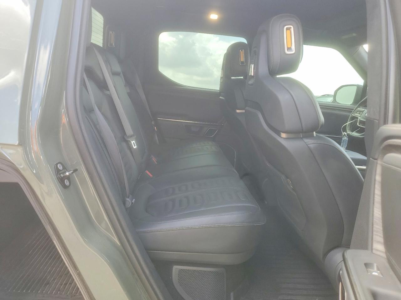 2022 RIVIAN R1t
