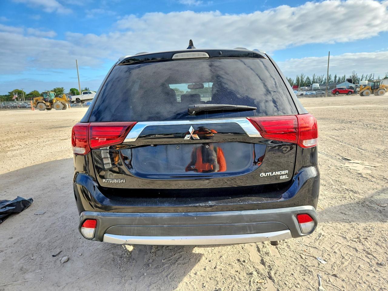 2018 MITSUBISHI outlander