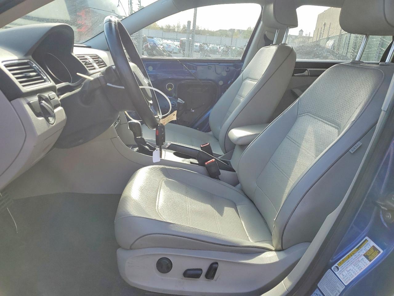 2016 VOLKSWAGEN Passat
