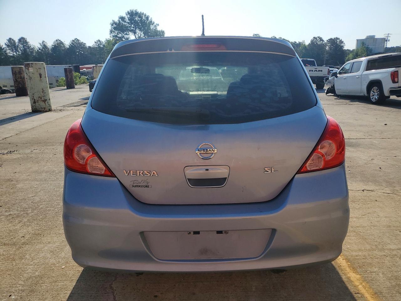 2011 NISSAN VERSA