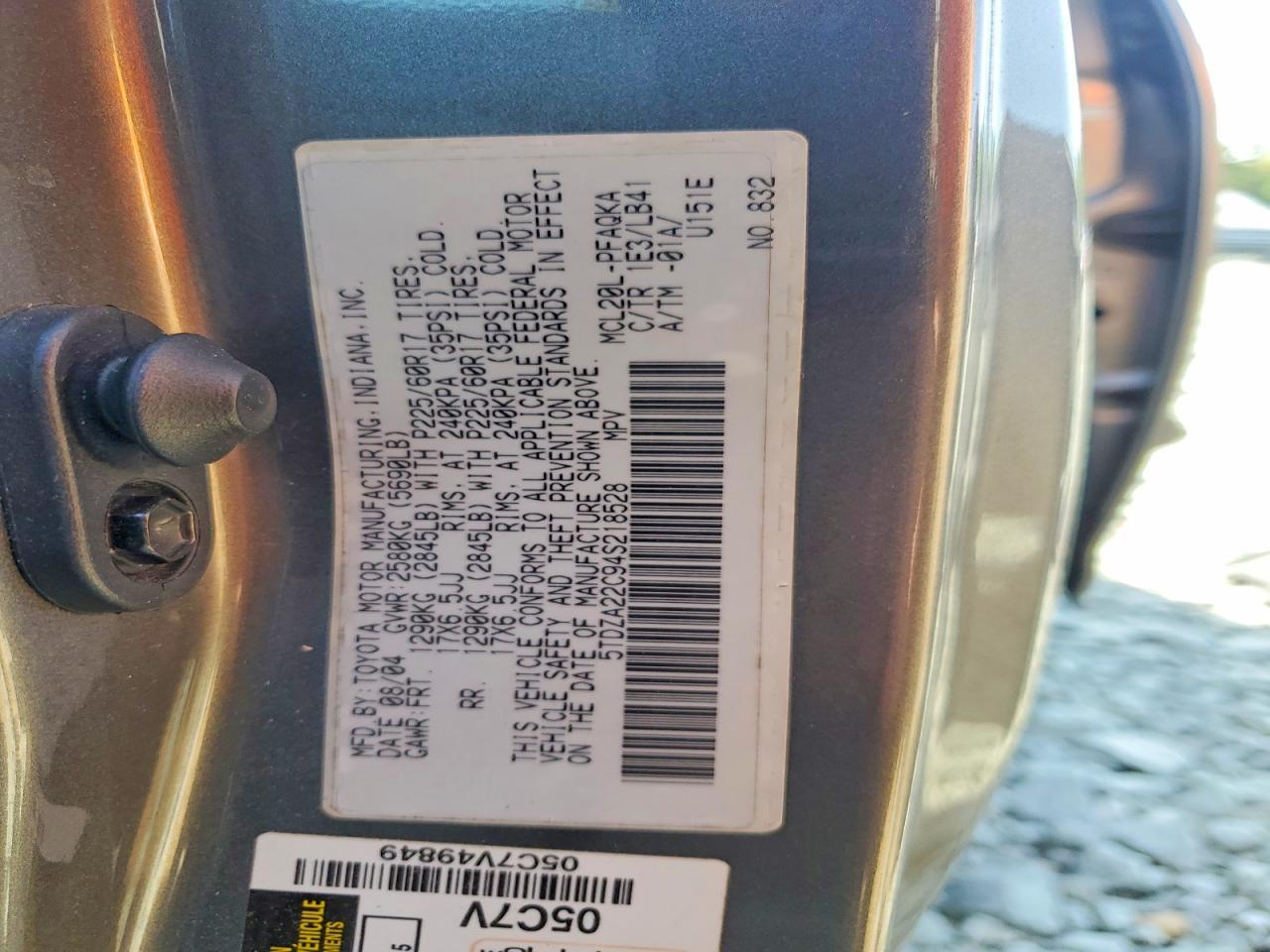 2004 TOYOTA SIENNA