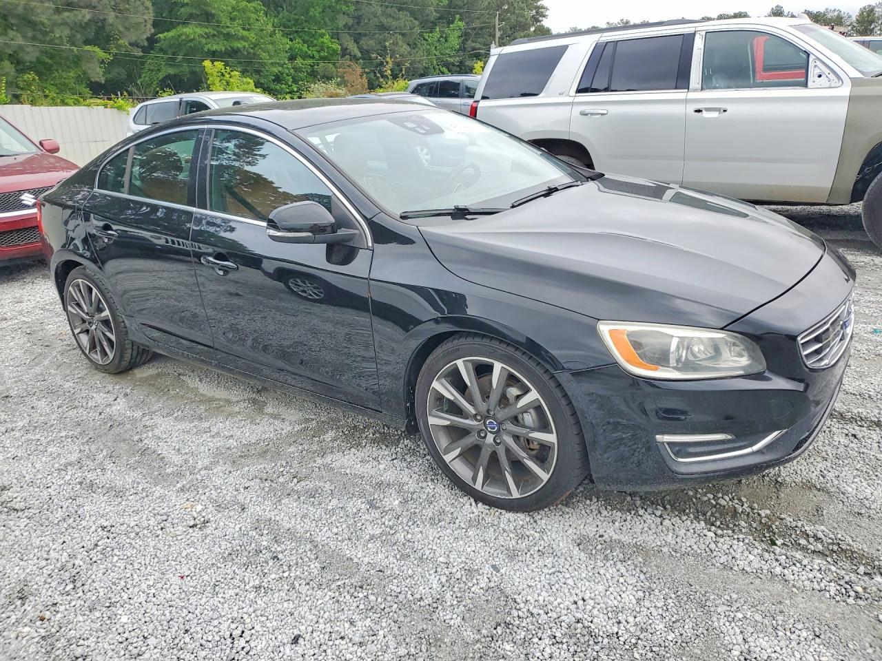 2015 VOLVO S60