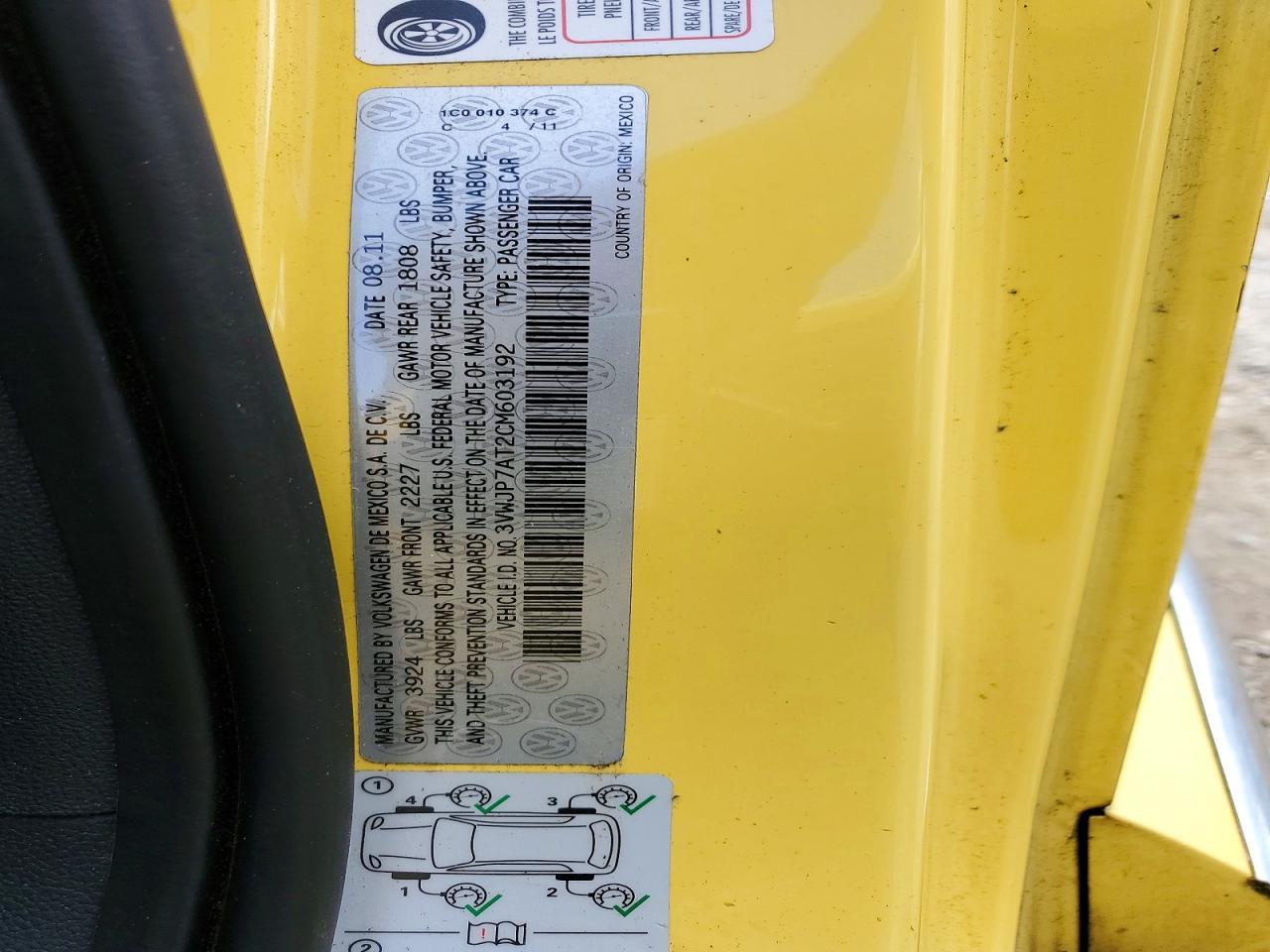 2012 VOLKSWAGEN Beetle