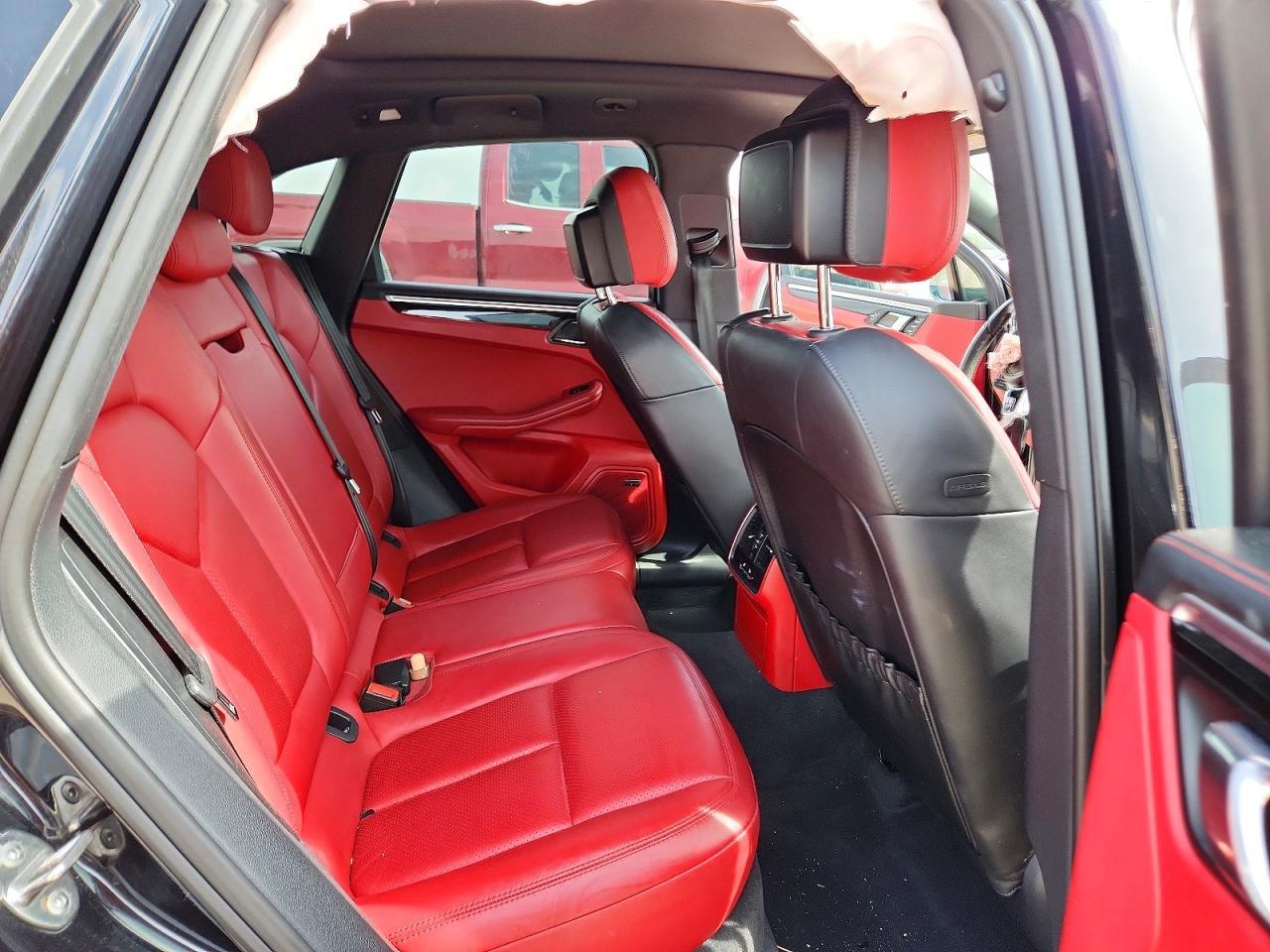 2017 PORSCHE Macan