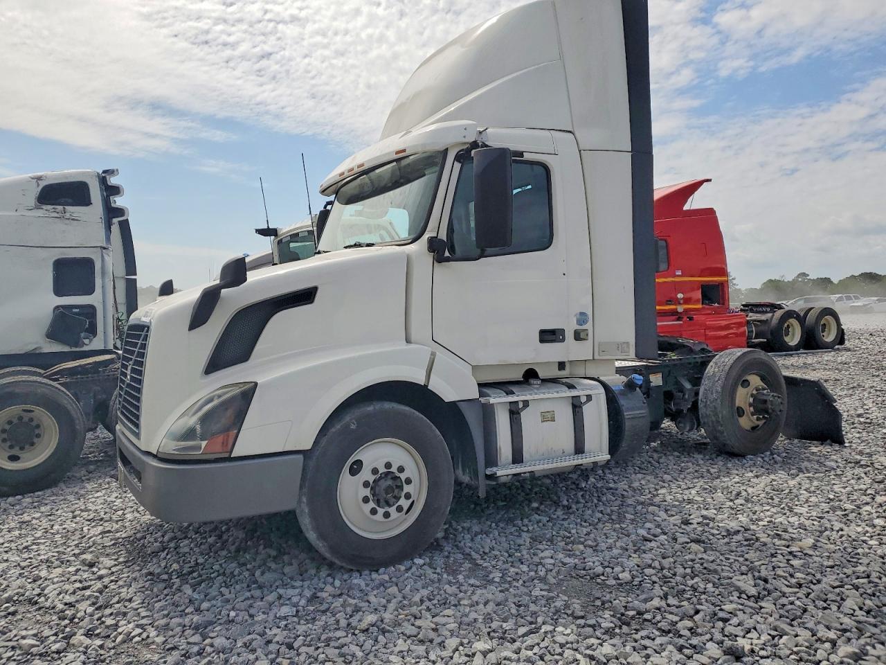 2017 VOLVO VNL