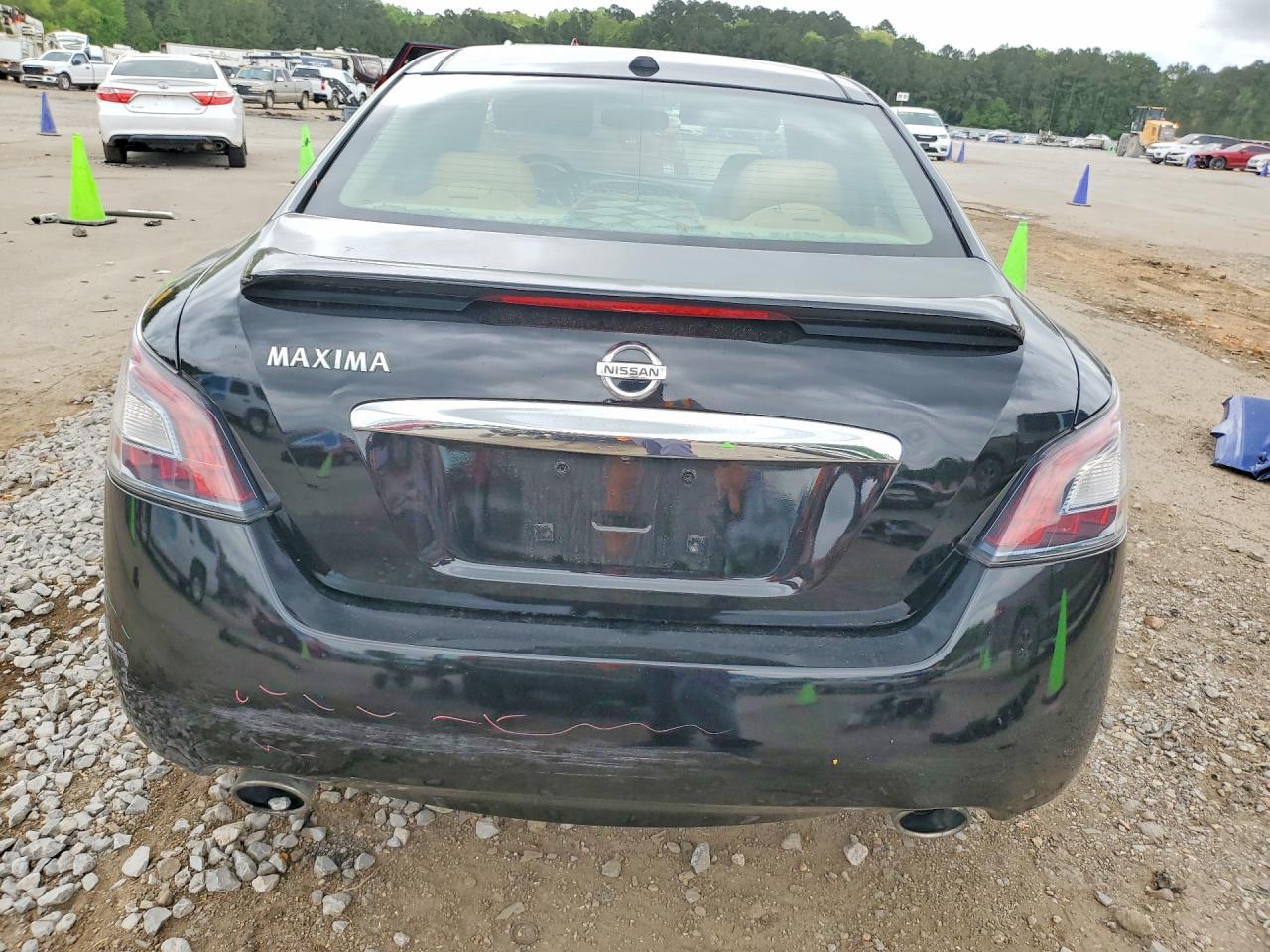 2010 NISSAN Maxima