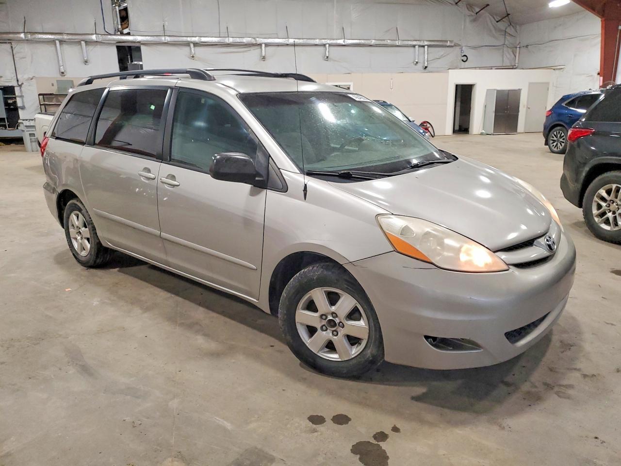 2010 TOYOTA SIENNA