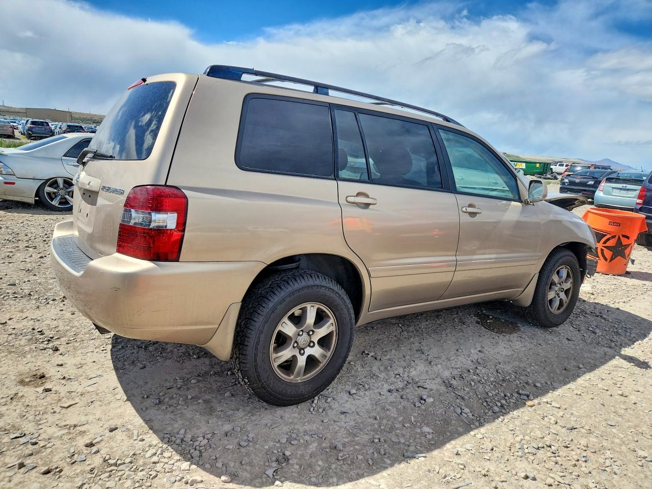2004 TOYOTA HIGHLANDER