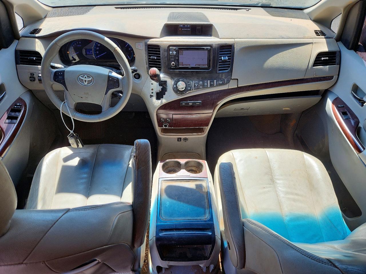 2012 TOYOTA SIENNA