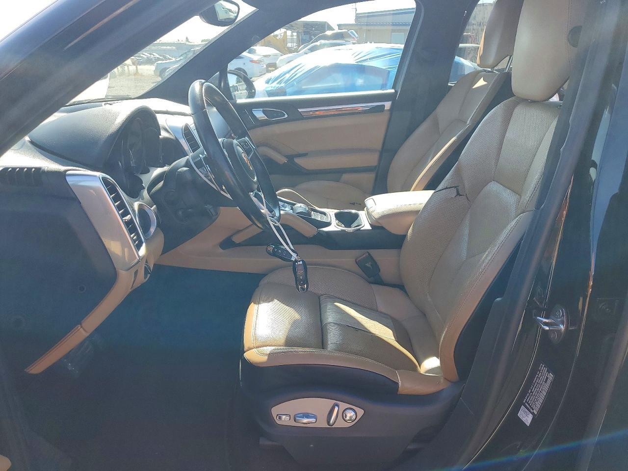 2016 PORSCHE CAYENNE