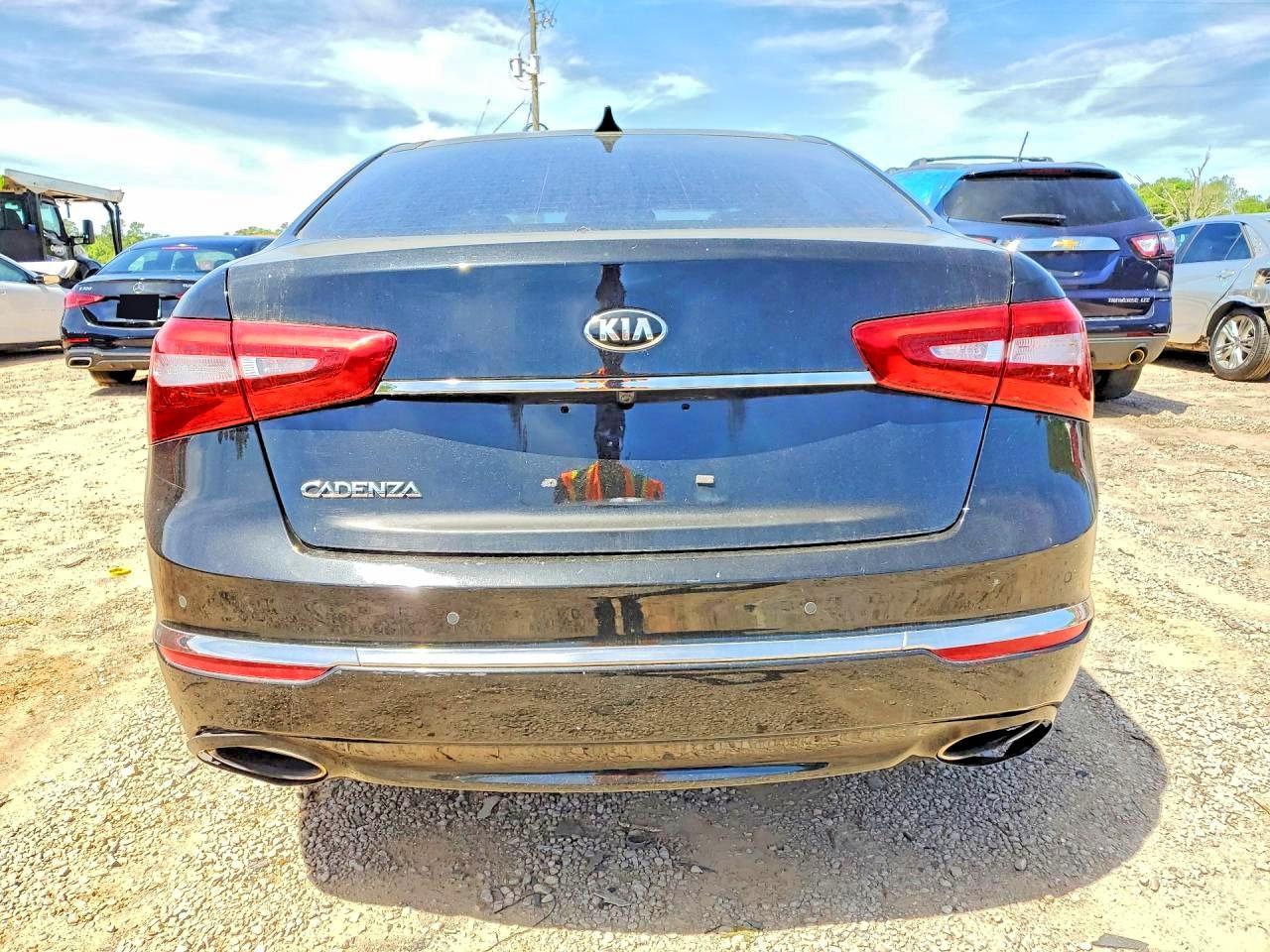 2016 KIA Cadenza