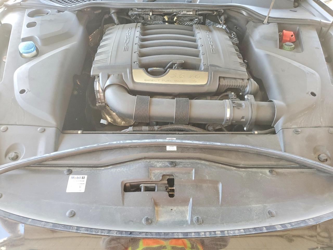 2017 PORSCHE CAYENNE