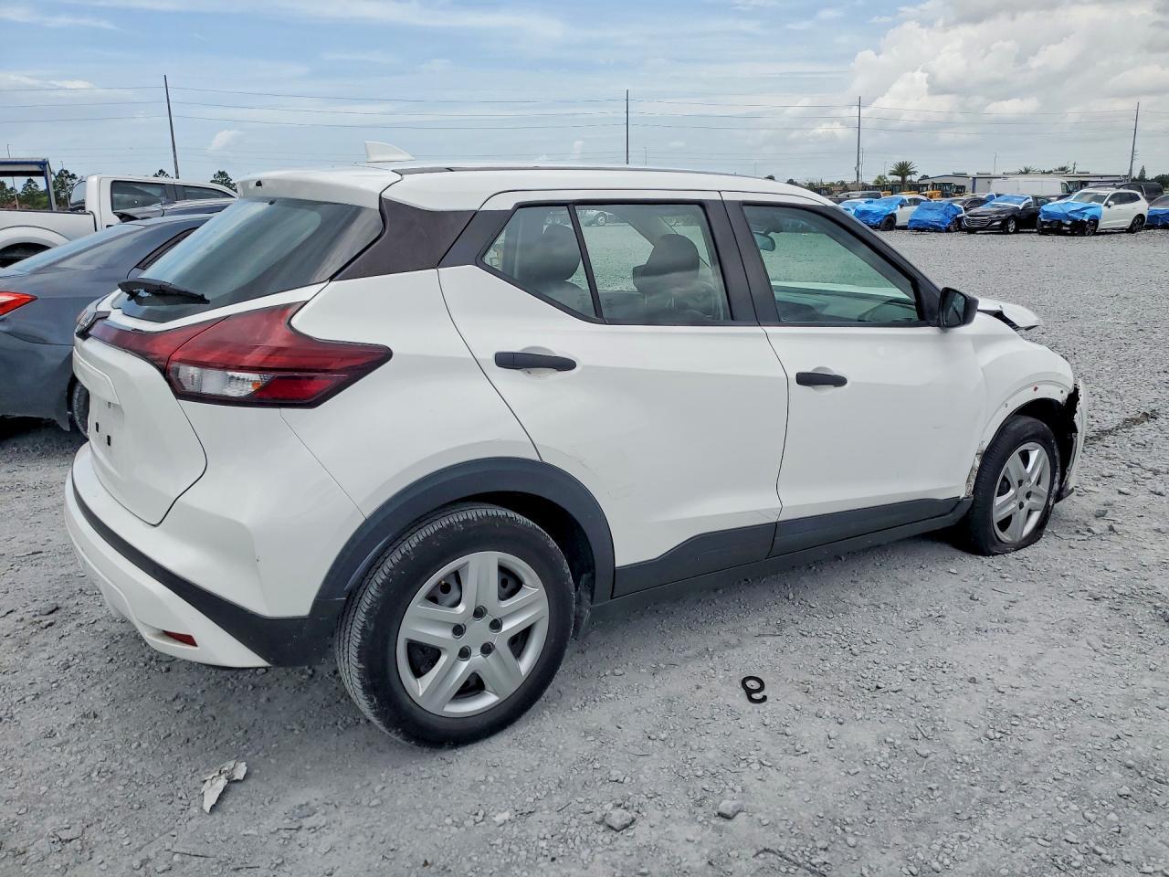 2022 NISSAN KICKS