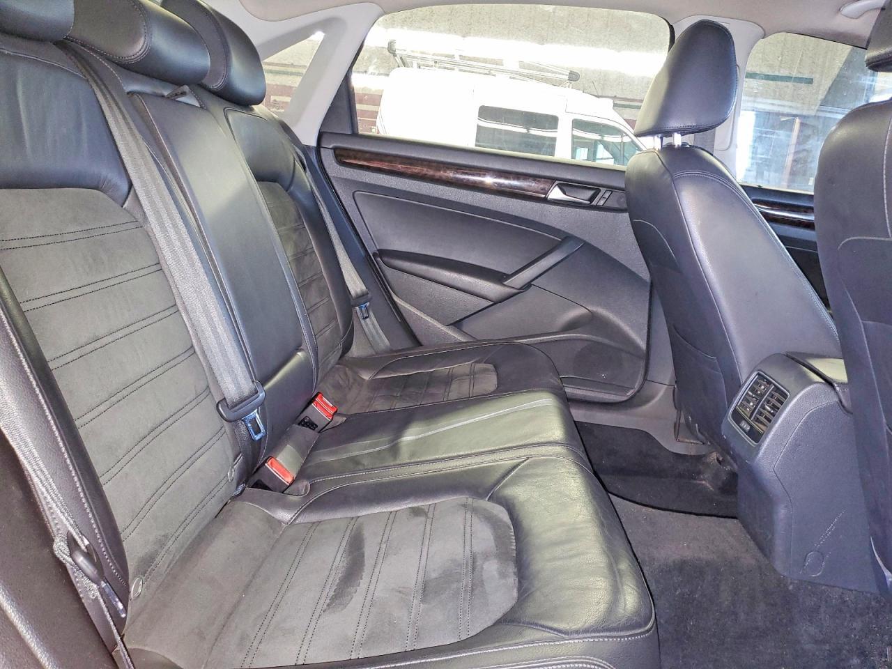 2014 VOLKSWAGEN Passat
