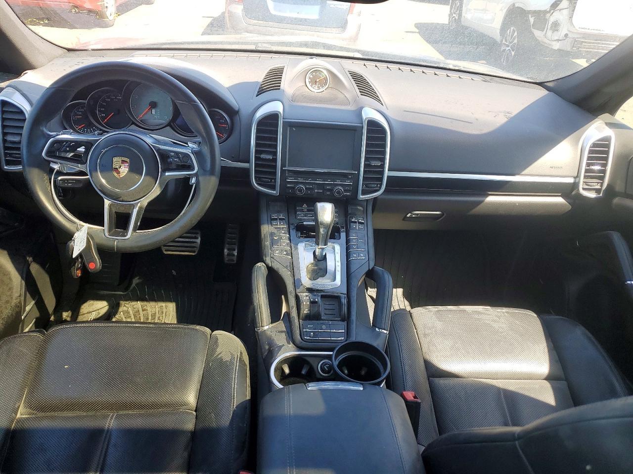 2016 PORSCHE CAYENNE