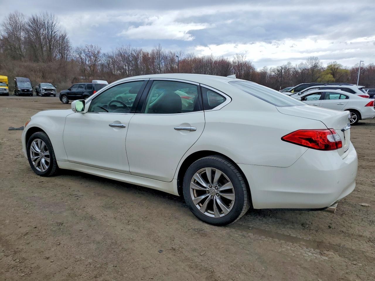 2013 INFINITI M37