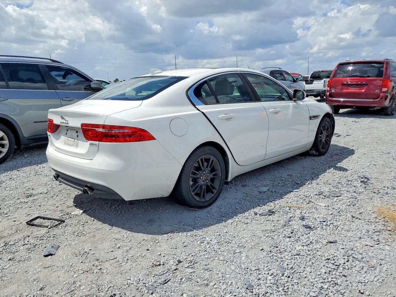 2017 JAGUAR XE