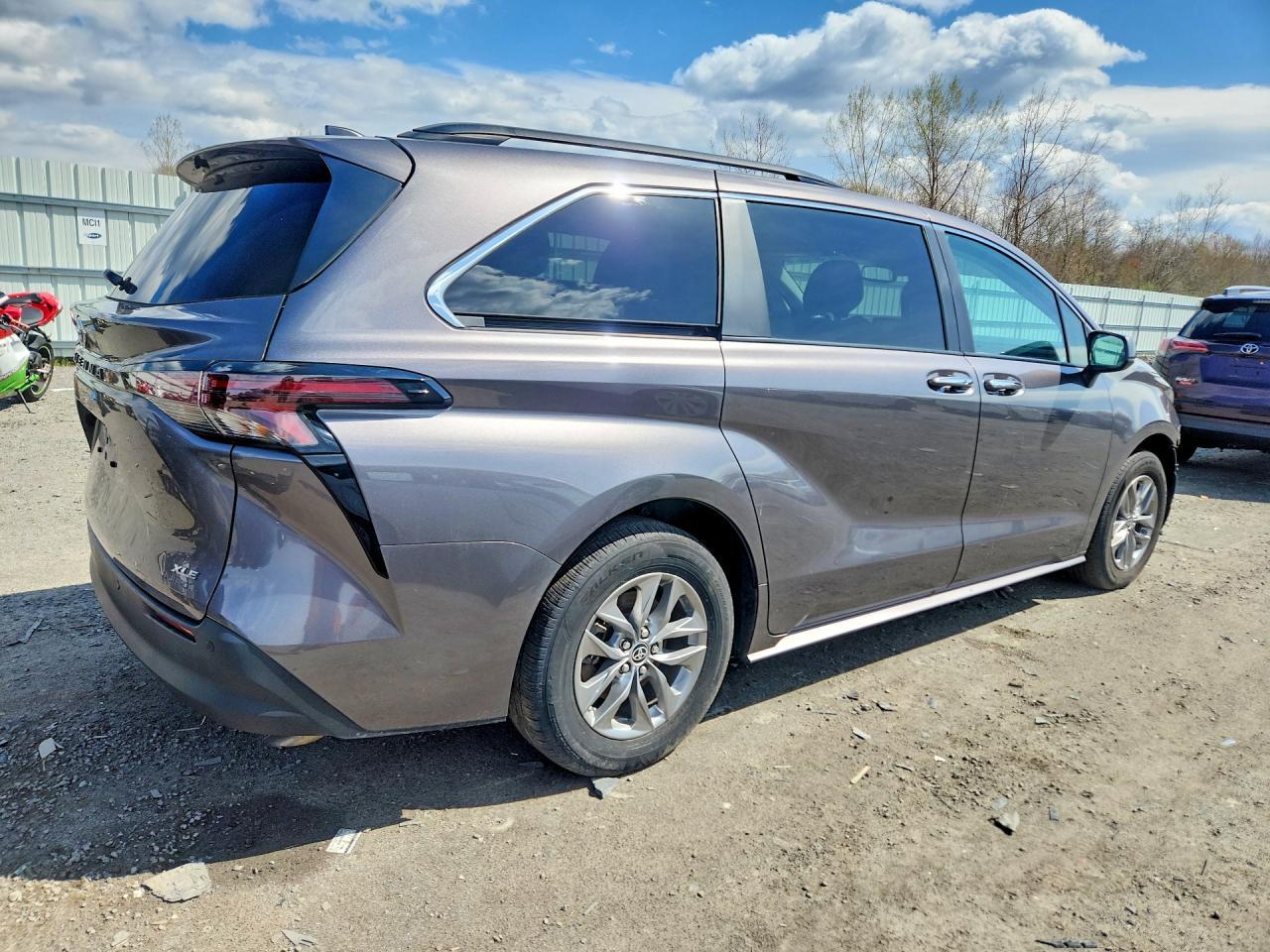 2024 TOYOTA SIENNA