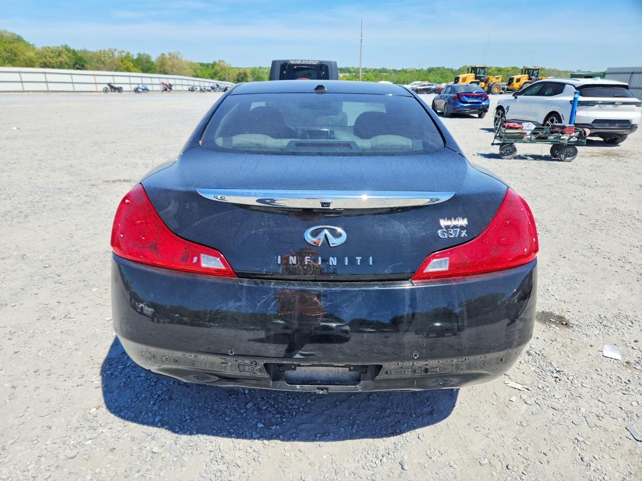 2011 INFINITI G37