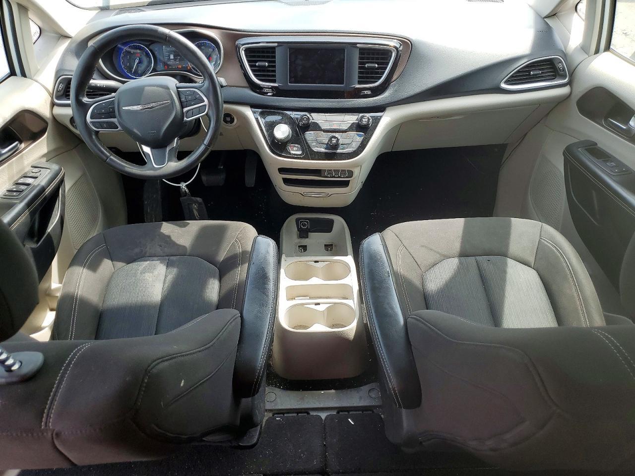 2022 CHRYSLER Voyager