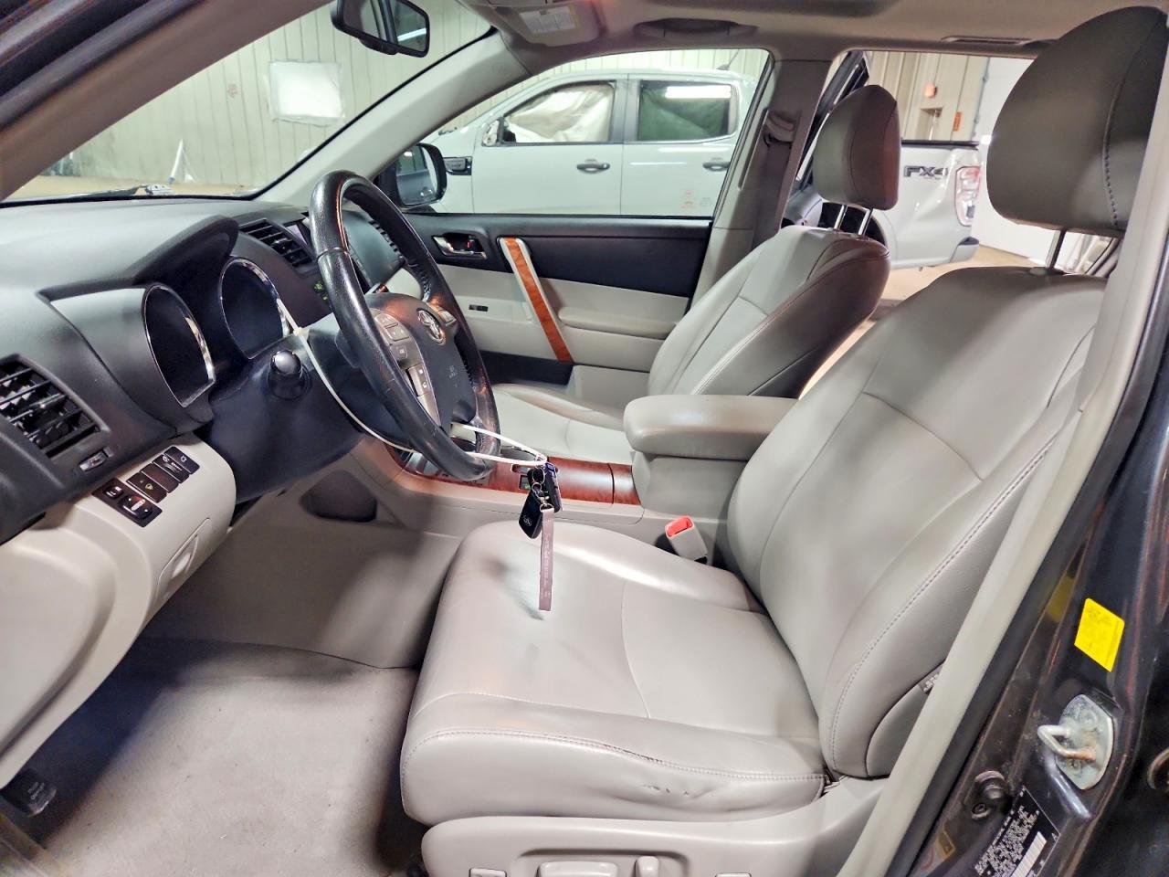 2010 TOYOTA HIGHLANDER
